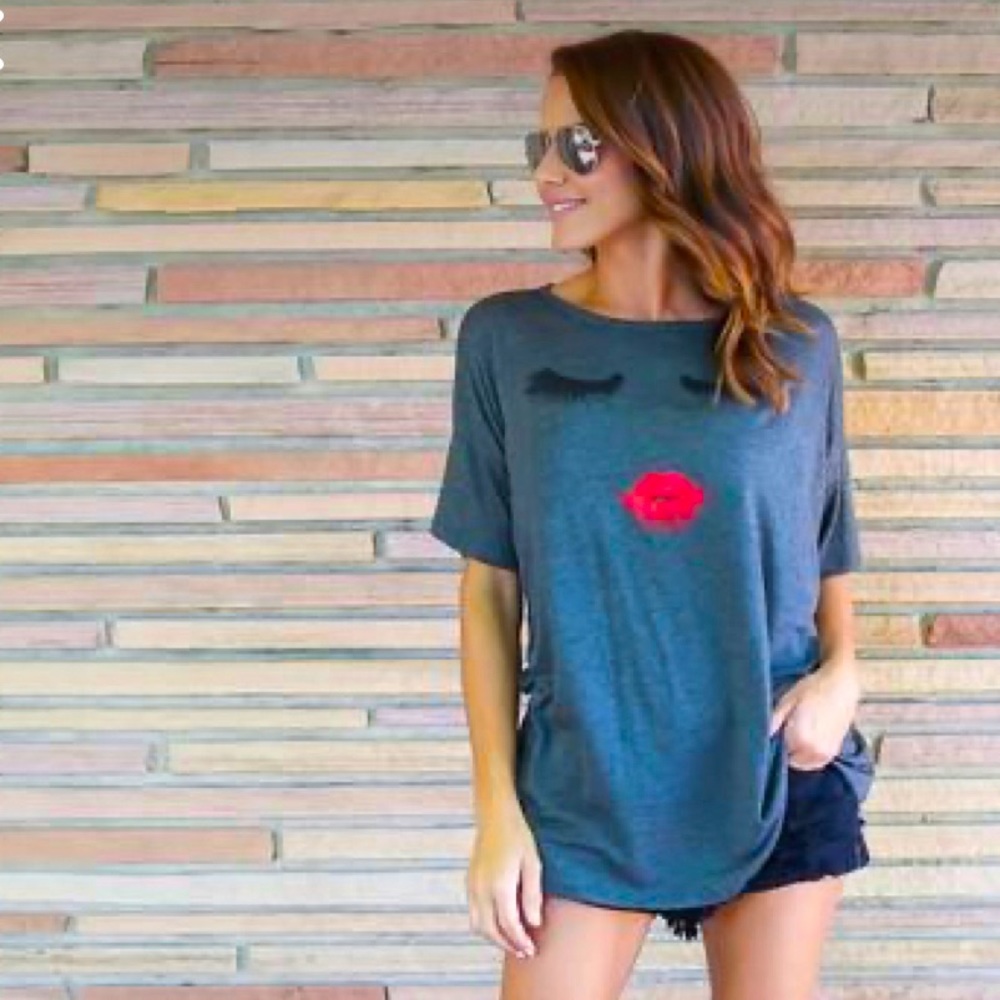 VICI Lips and Lashes Gray T-shirt Small